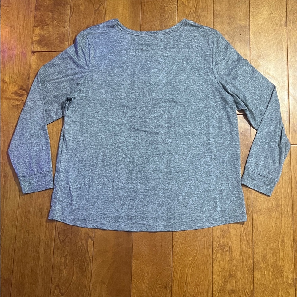 Secret Treasures Heather Gray Long Sleeve Pajama Top Gnomes Holidays Novelty - Picture 7 of 7
